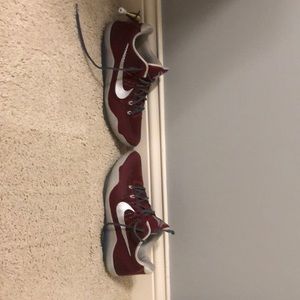 Kobe 11 low maroon